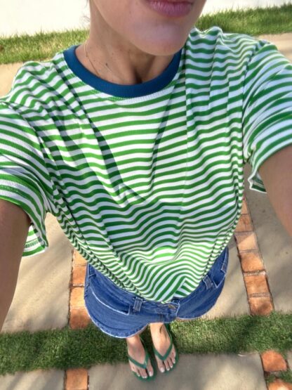 Camiseta Isa - Verde gola azul petróleo - Imagem 6